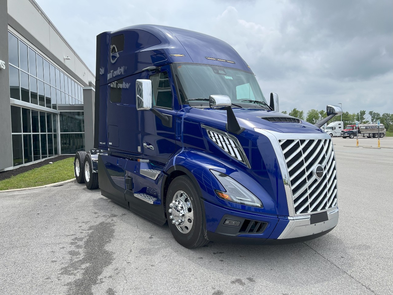 2026 Volvo - image 3