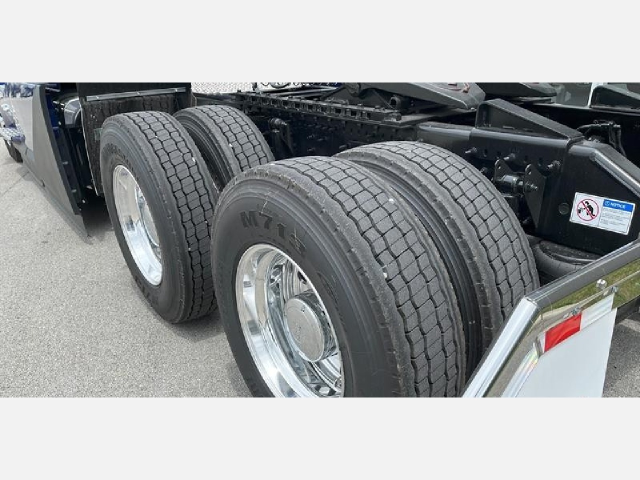 2026 Volvo - image 7