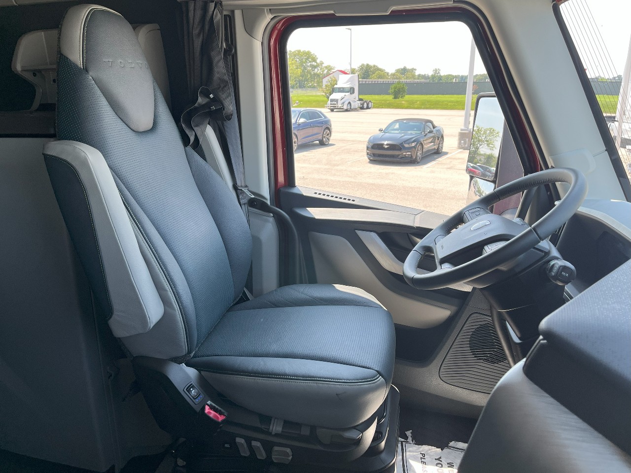 2026 Volvo - image 14