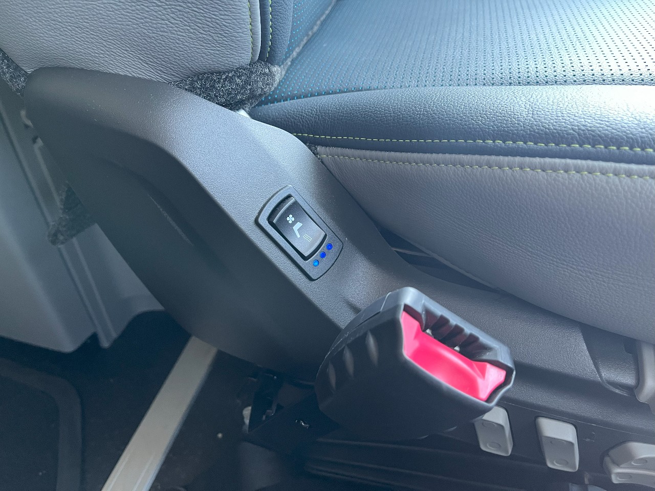 2026 Volvo - image 15