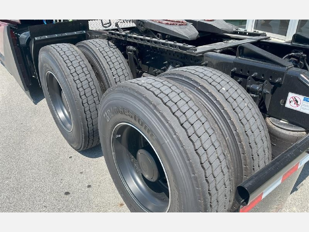 2026 Volvo - image 7