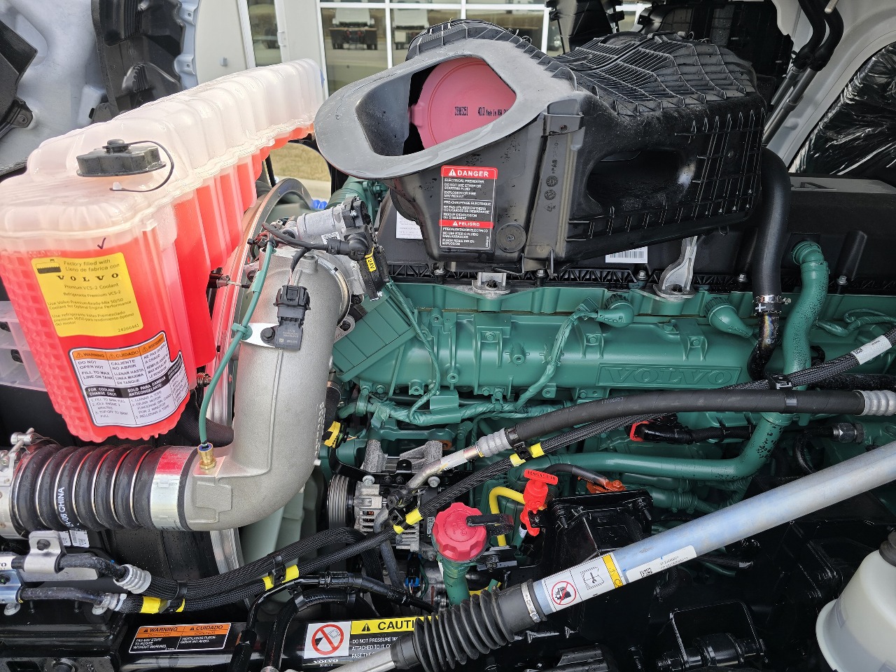 2025 Volvo - image 12