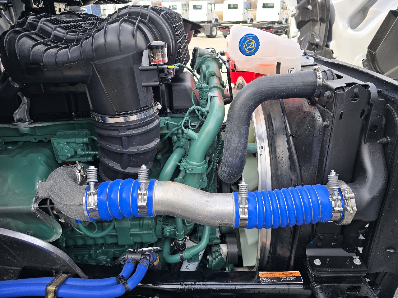 2025 Volvo - image 13