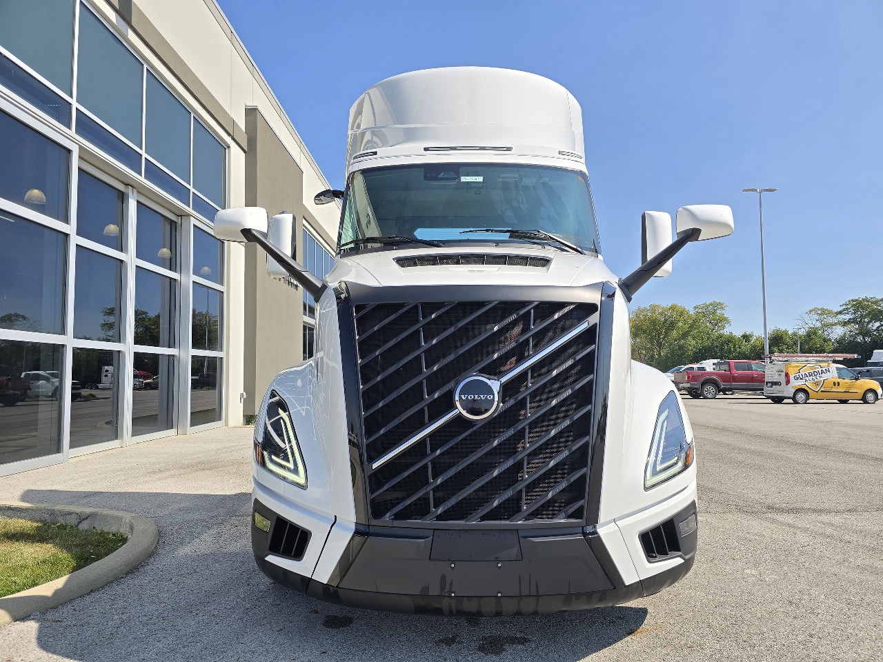 2025 Volvo - image 2