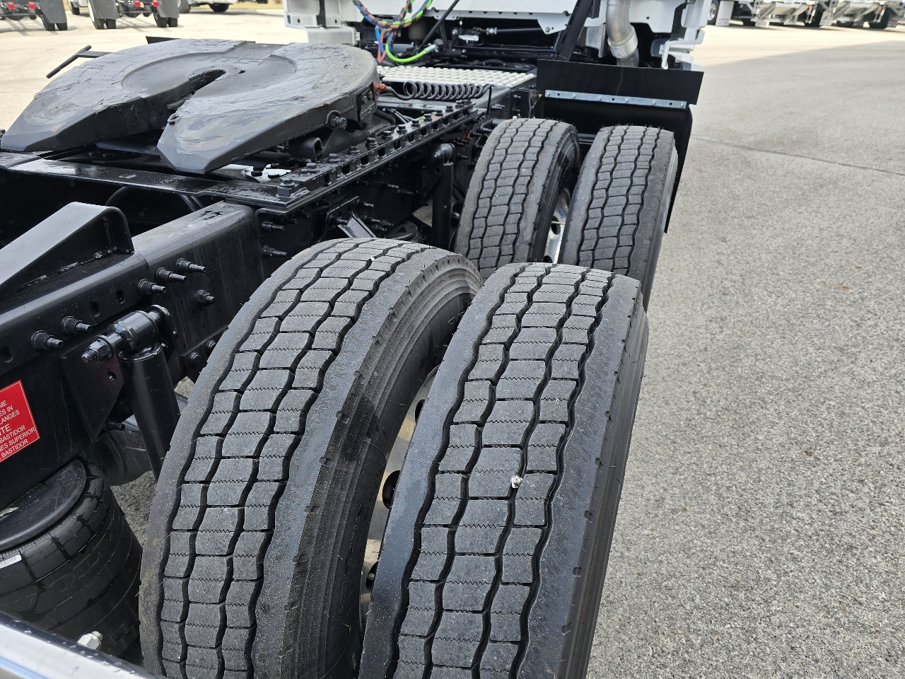 2025 Volvo - image 6