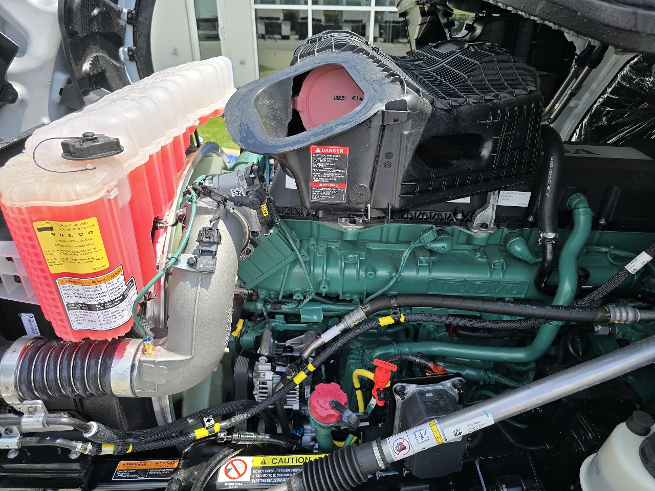 2026 Volvo - image 12