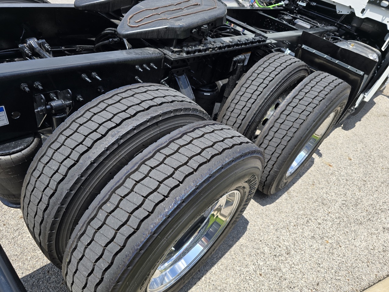 2026 Volvo - image 4