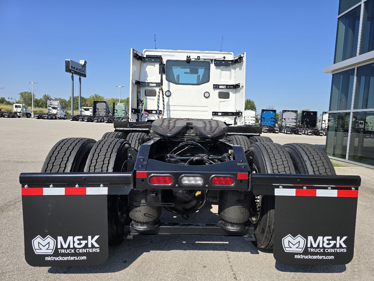 2026 Volvo - image 5