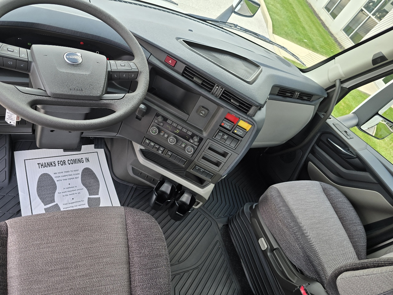 2026 Volvo - image 9