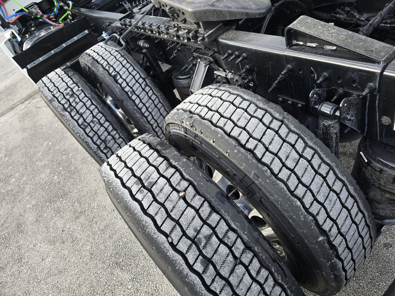 2026 Volvo - image 4