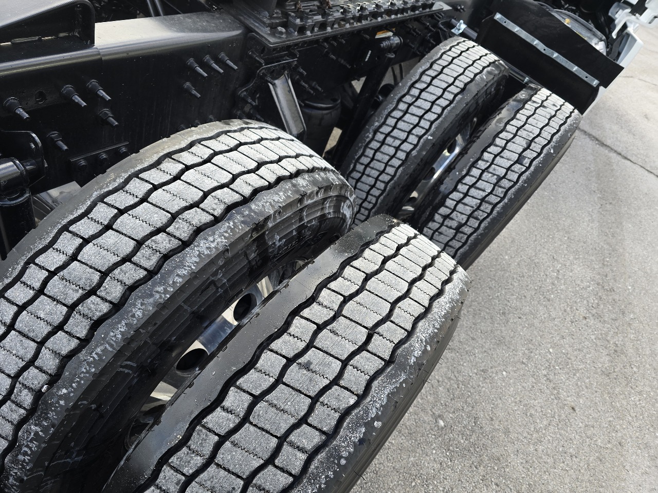 2026 Volvo - image 6