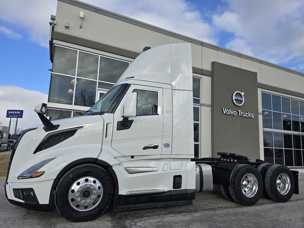 2026 Volvo - image 7