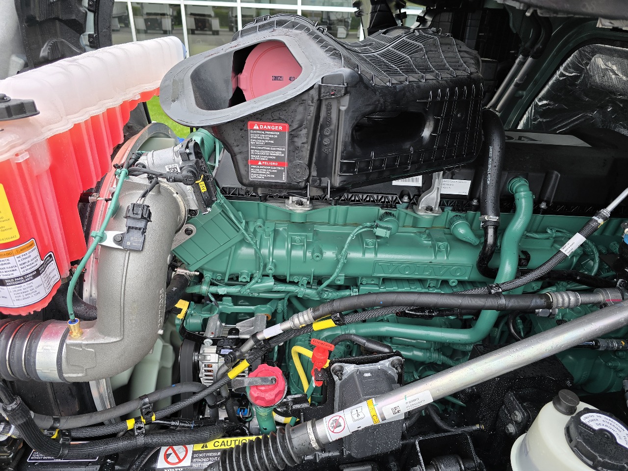 2026 Volvo - image 14