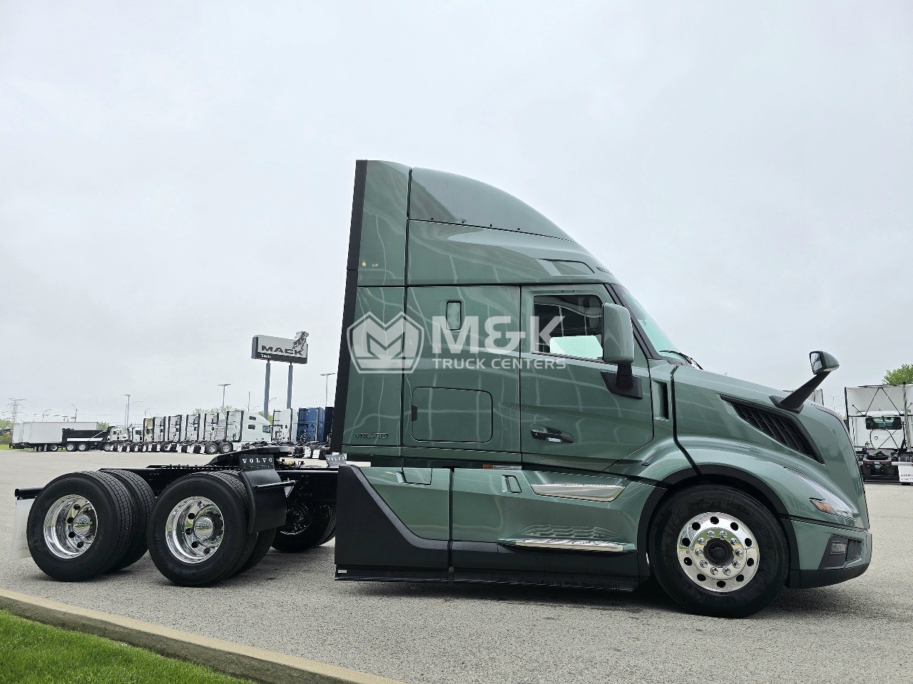 2026 Volvo - image 3