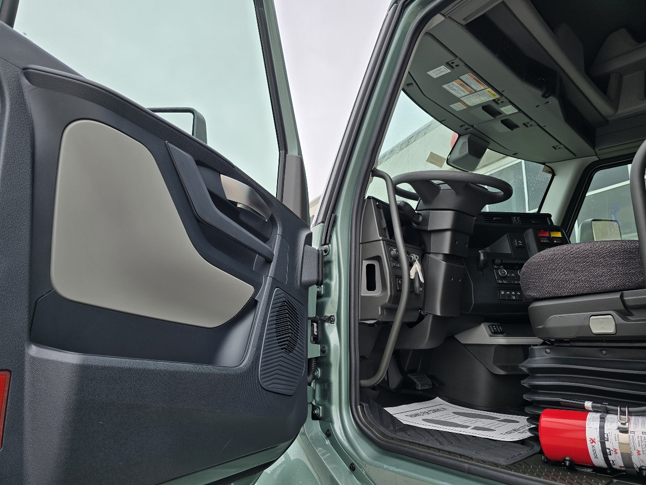 2026 Volvo - image 5