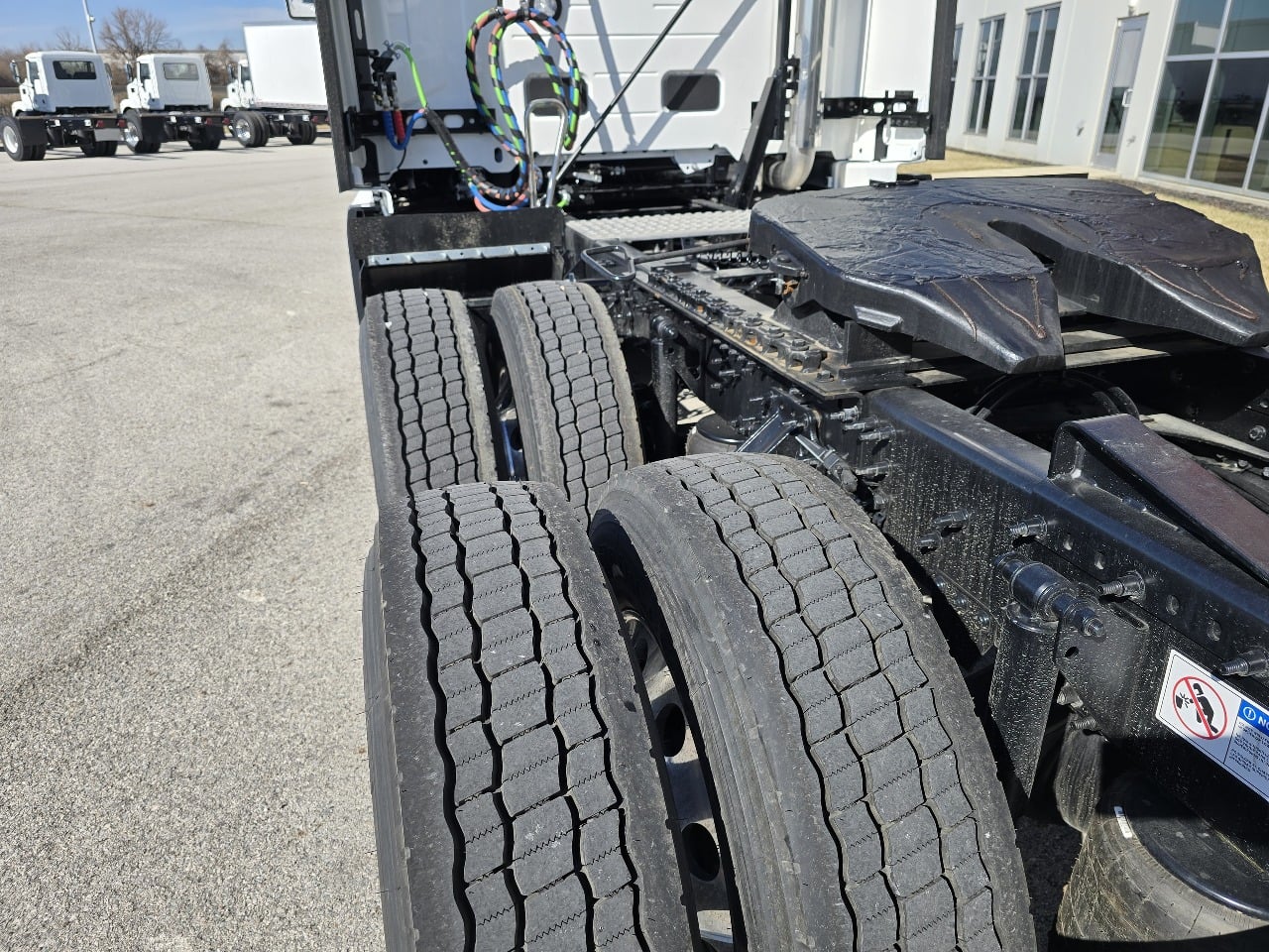 2025 Volvo - image 4