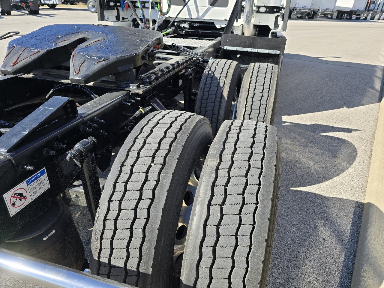 2025 Volvo - image 5