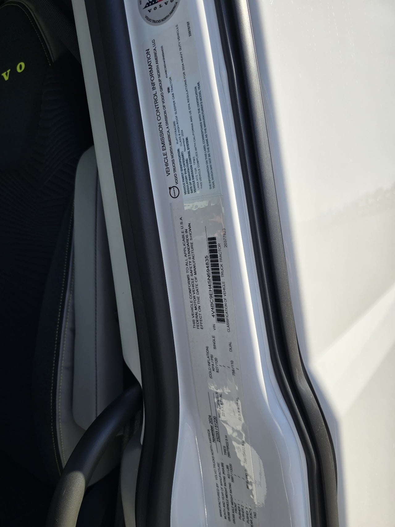 2025 Volvo - image 9