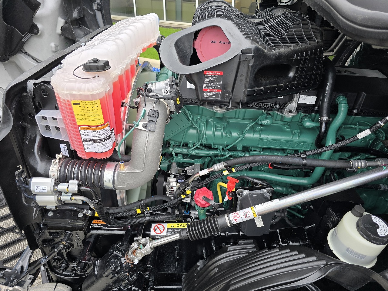 2026 Volvo - image 15