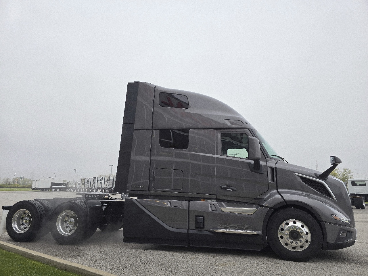 2026 Volvo - image 3