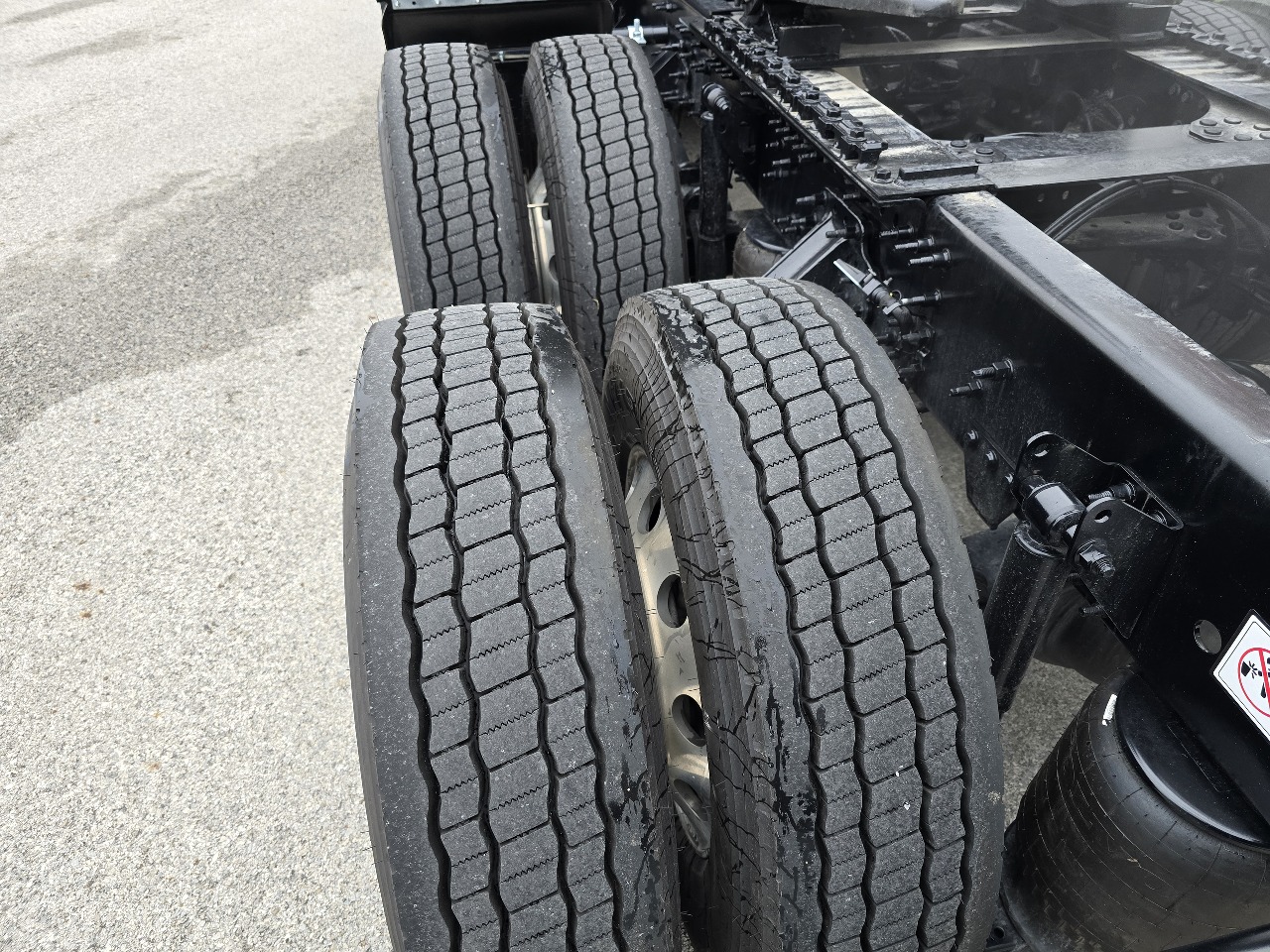 2026 Volvo - image 4