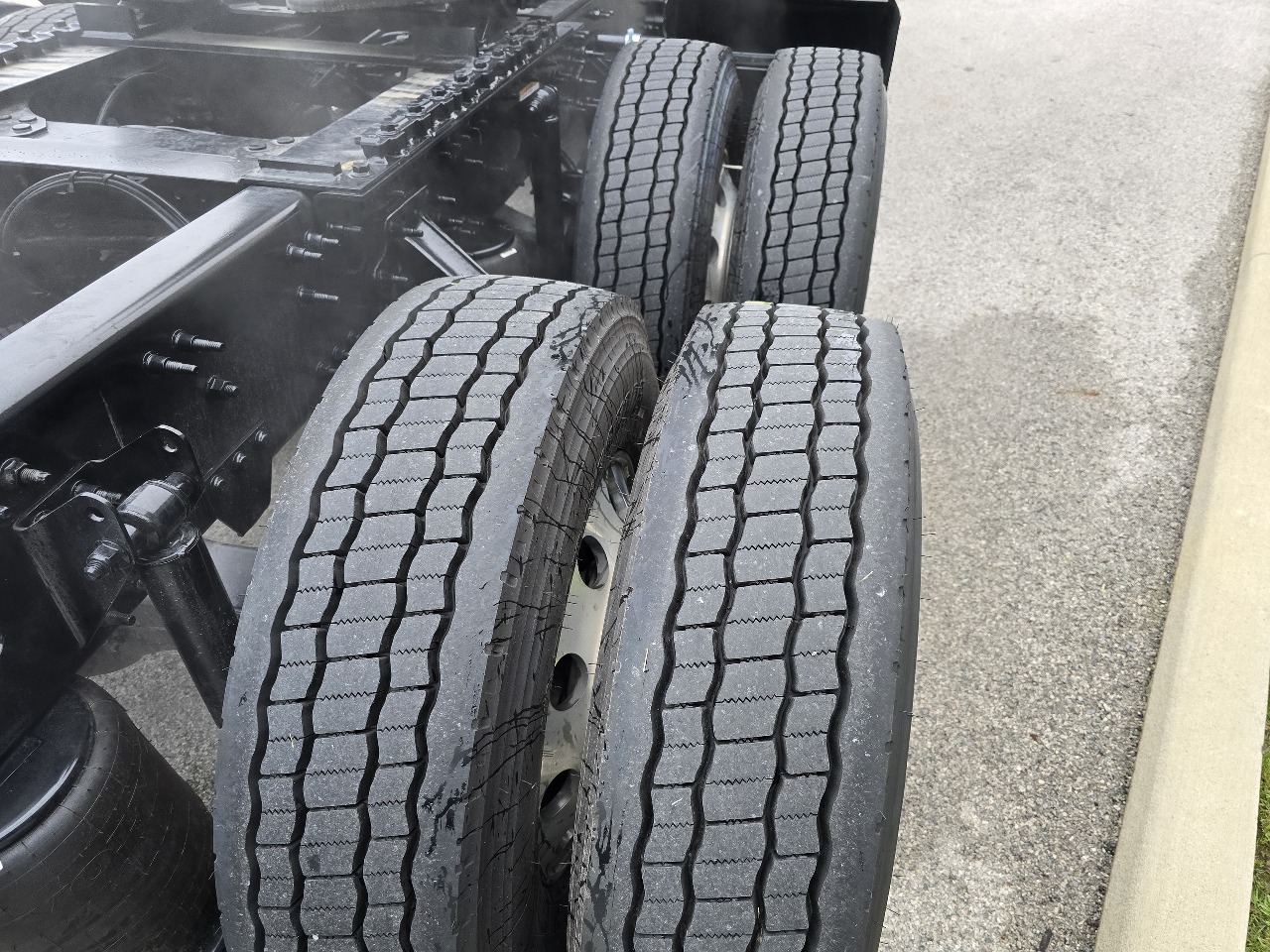 2026 Volvo - image 6