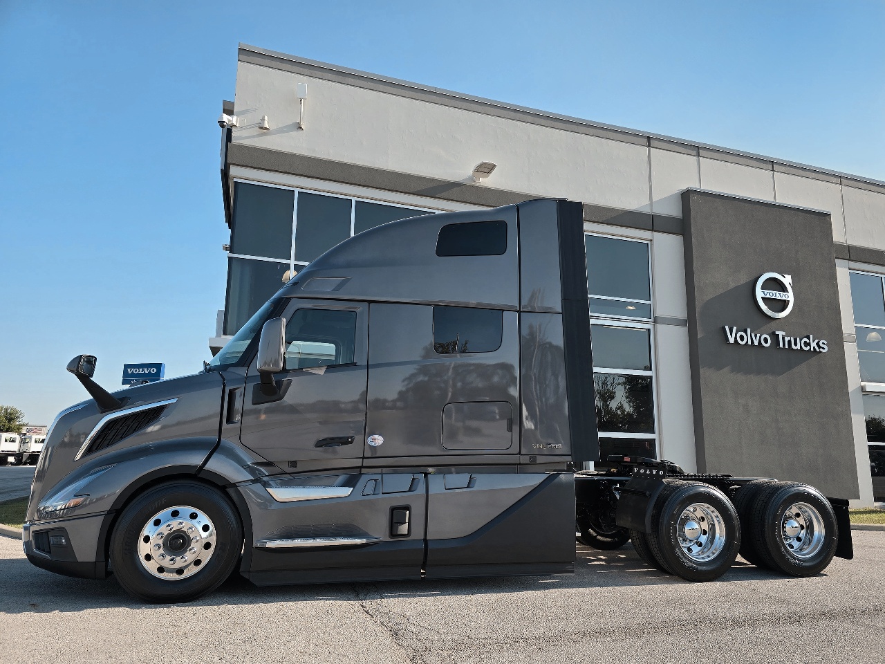 2026 Volvo - image 7