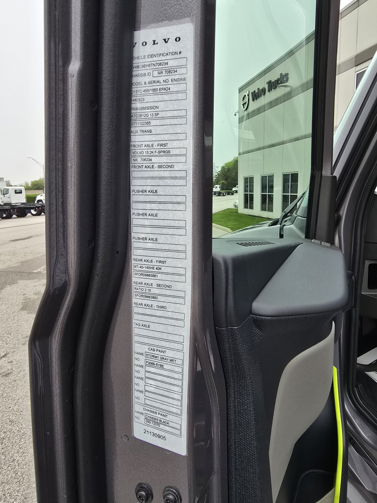 2026 Volvo - image 9