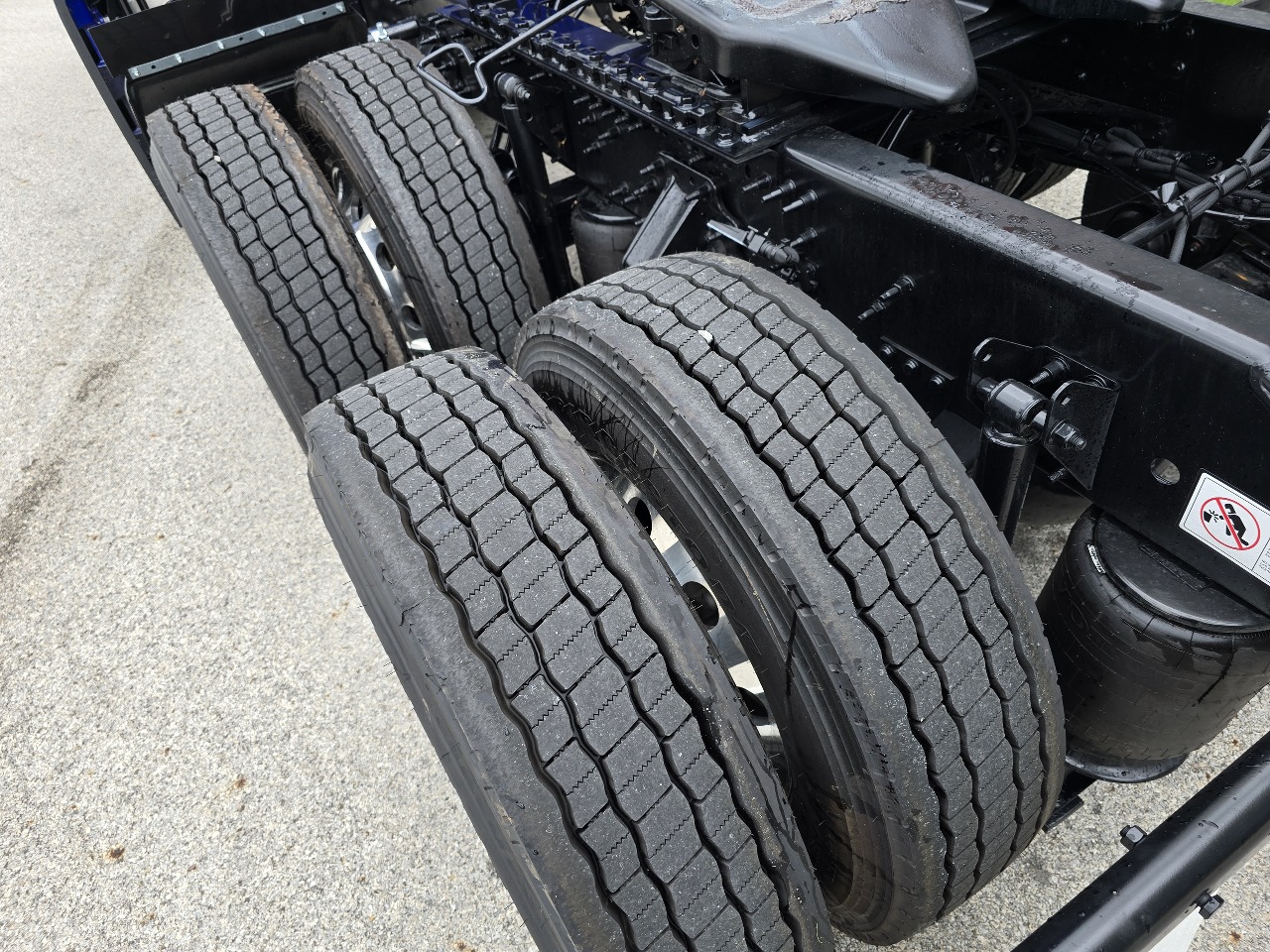 2026 Volvo - image 4