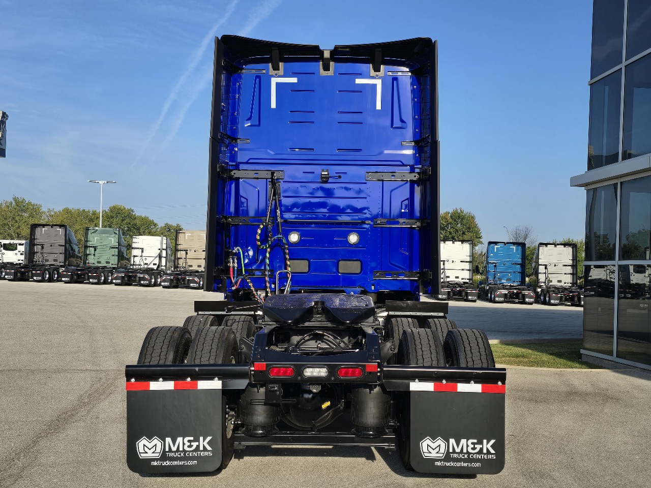 2026 Volvo - image 5