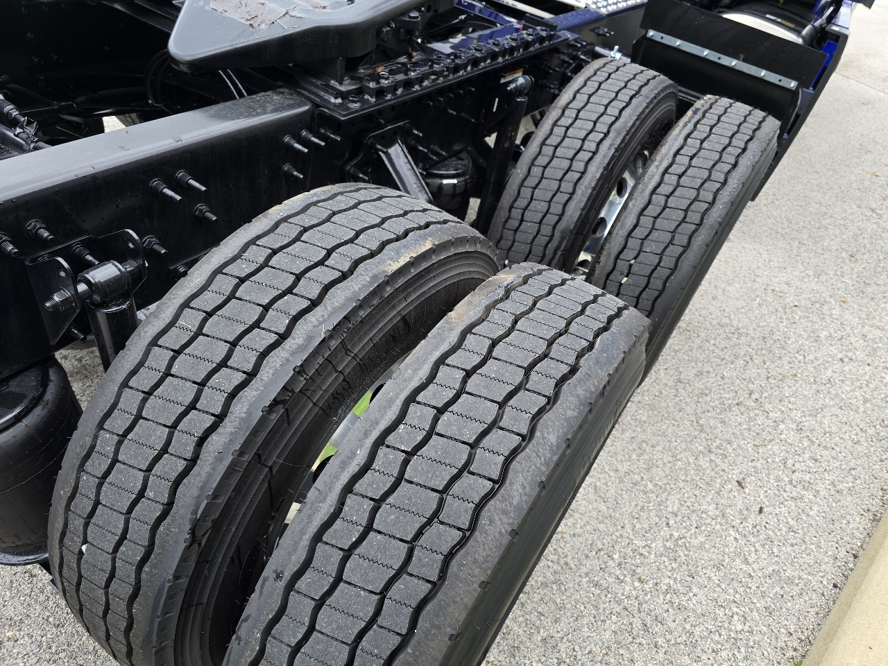 2026 Volvo - image 6