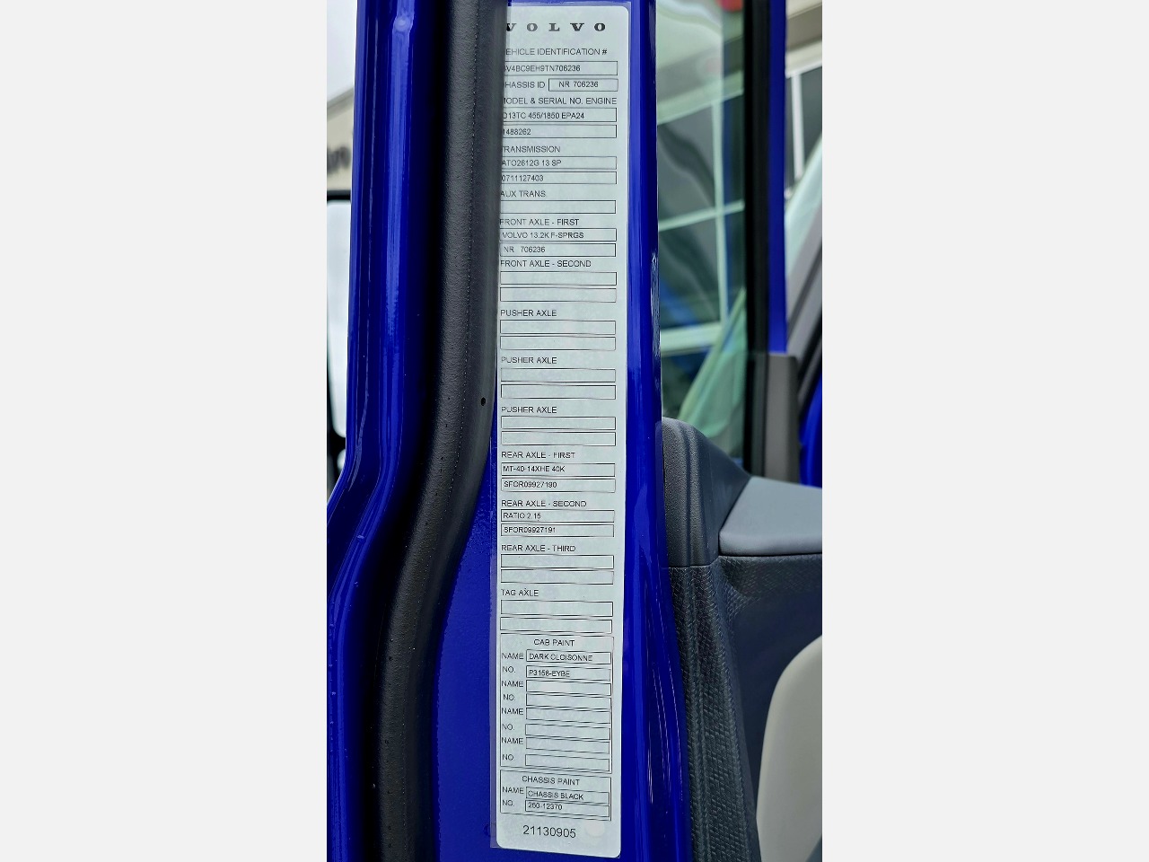 2026 Volvo - image 9