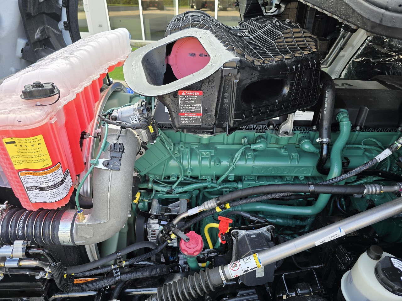 2026 Volvo - image 15