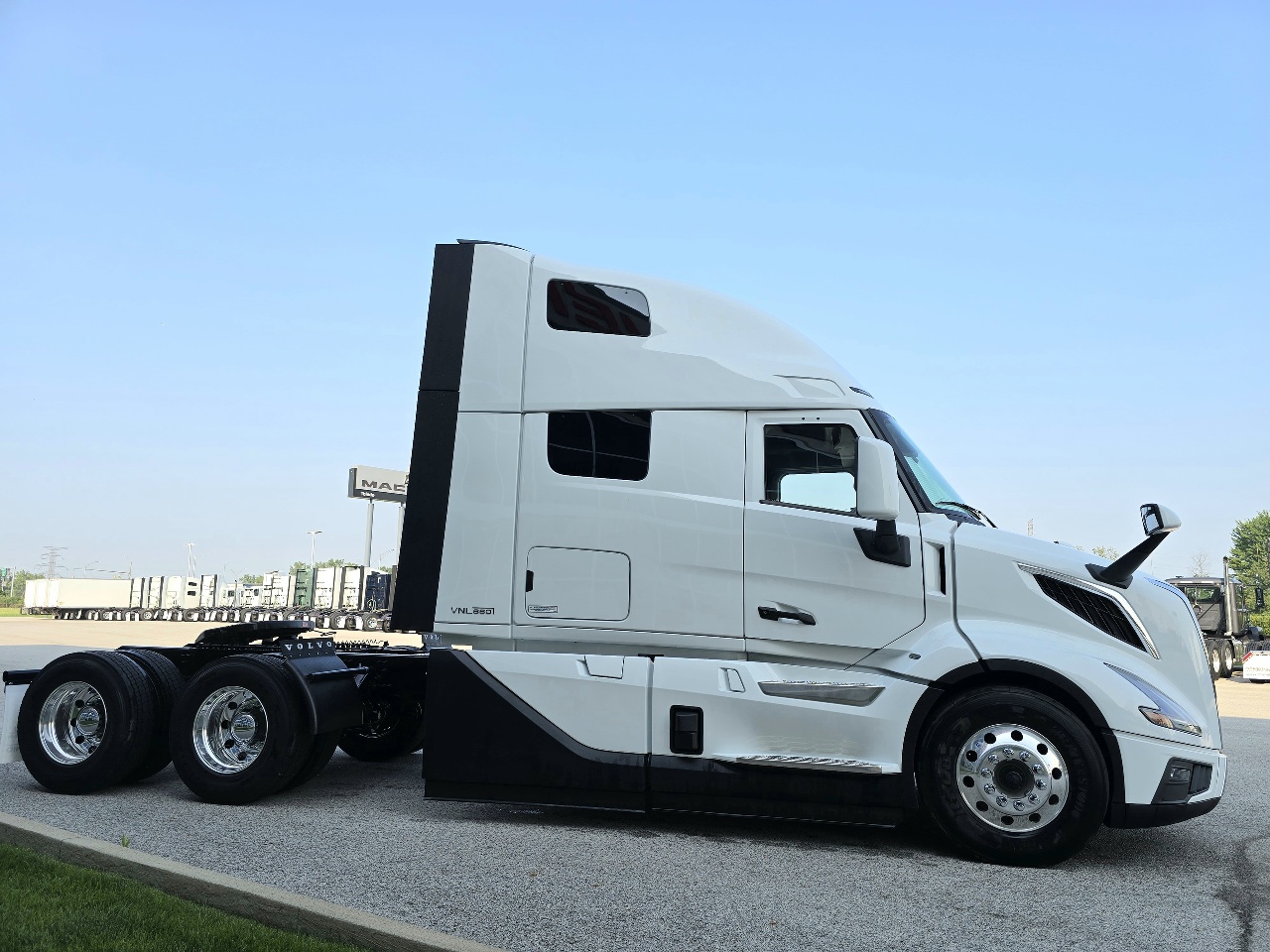 2026 Volvo - image 3