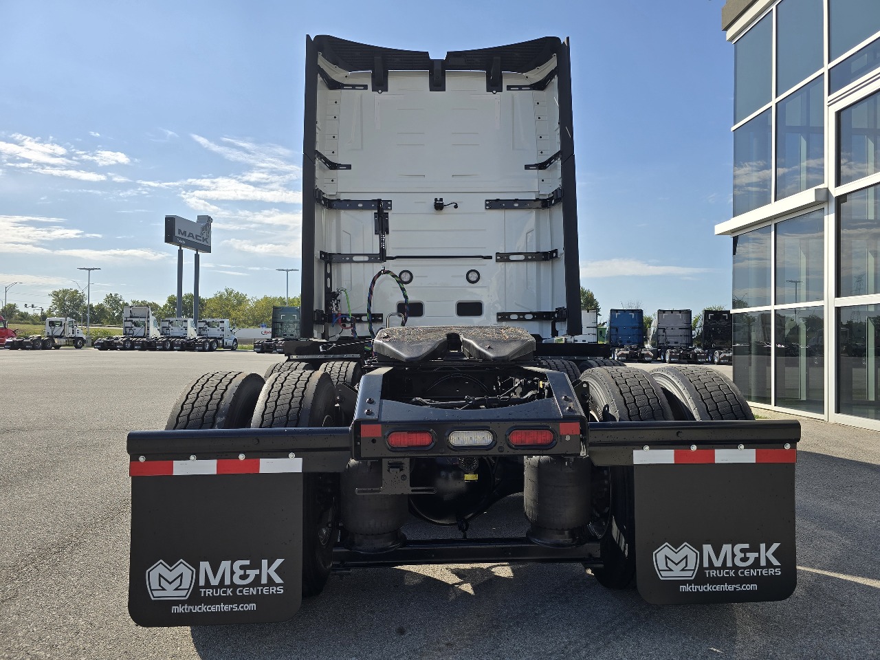 2026 Volvo - image 5