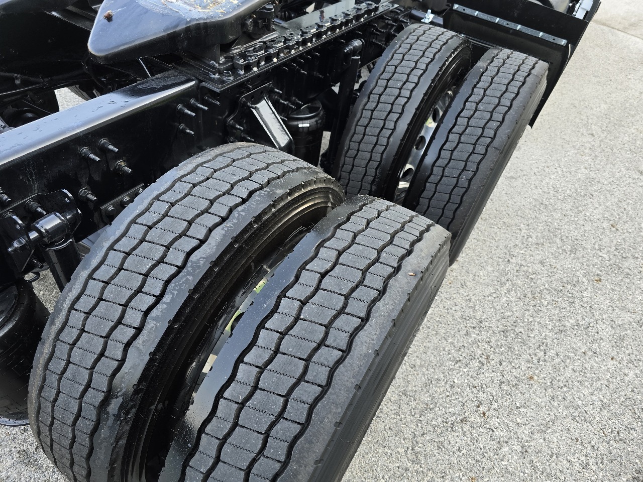 2026 Volvo - image 6