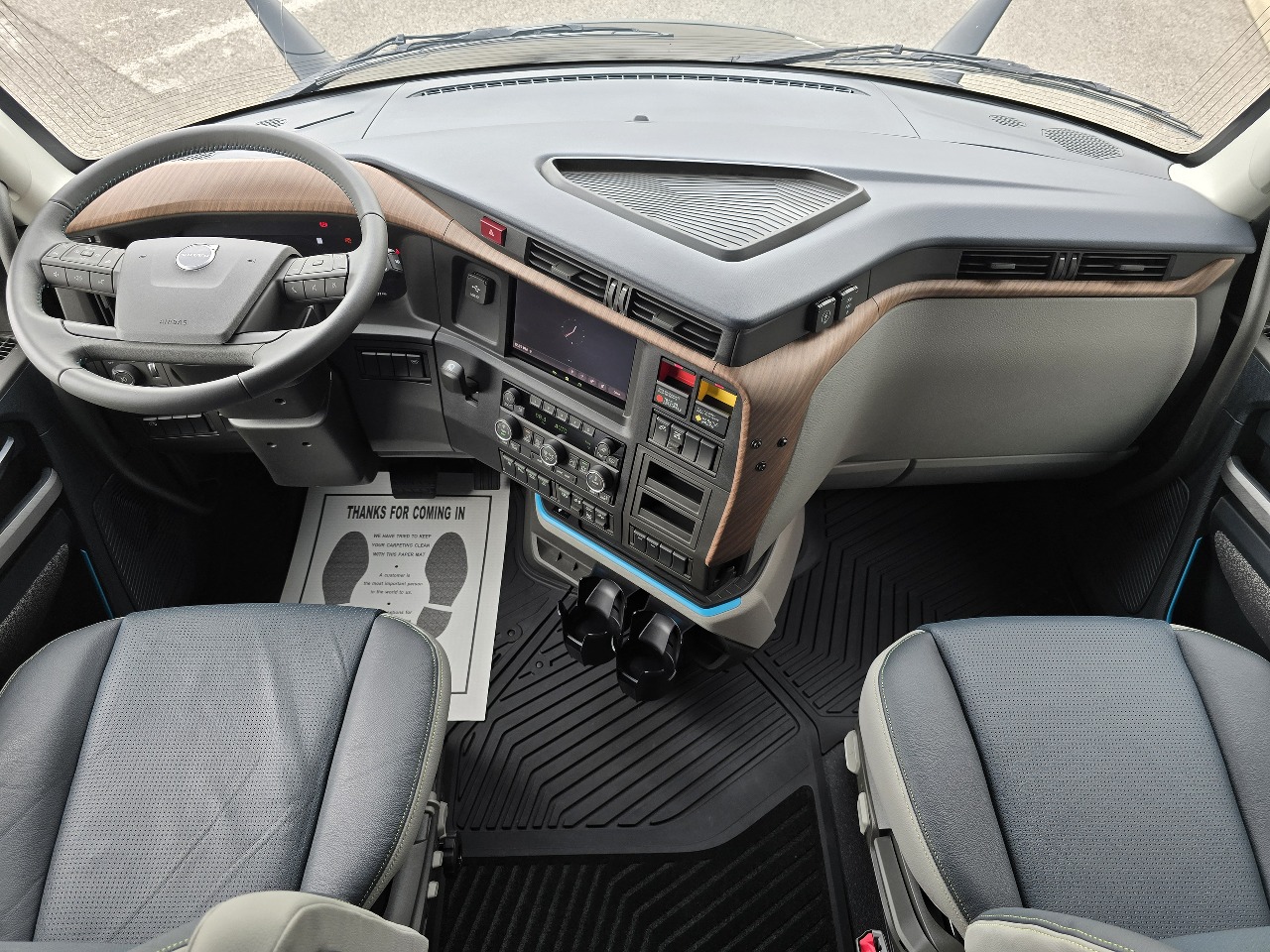 2026 Volvo - image 10