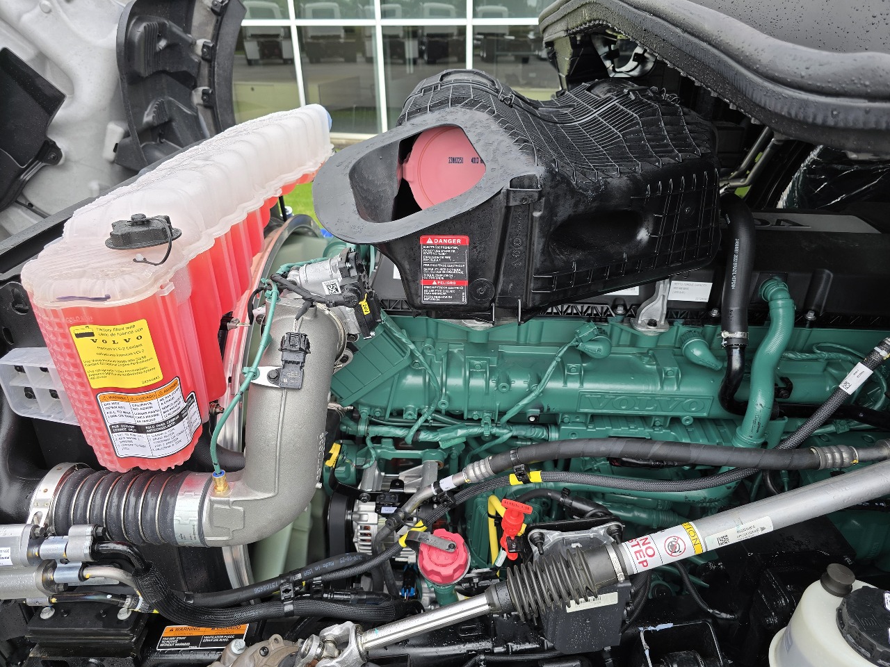 2026 Volvo - image 15