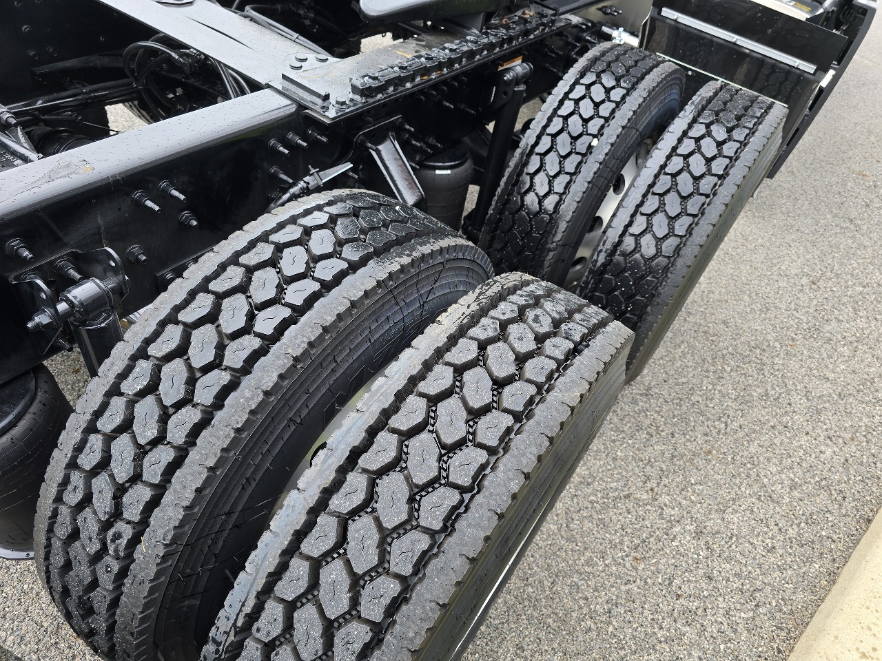 2026 Volvo - image 4