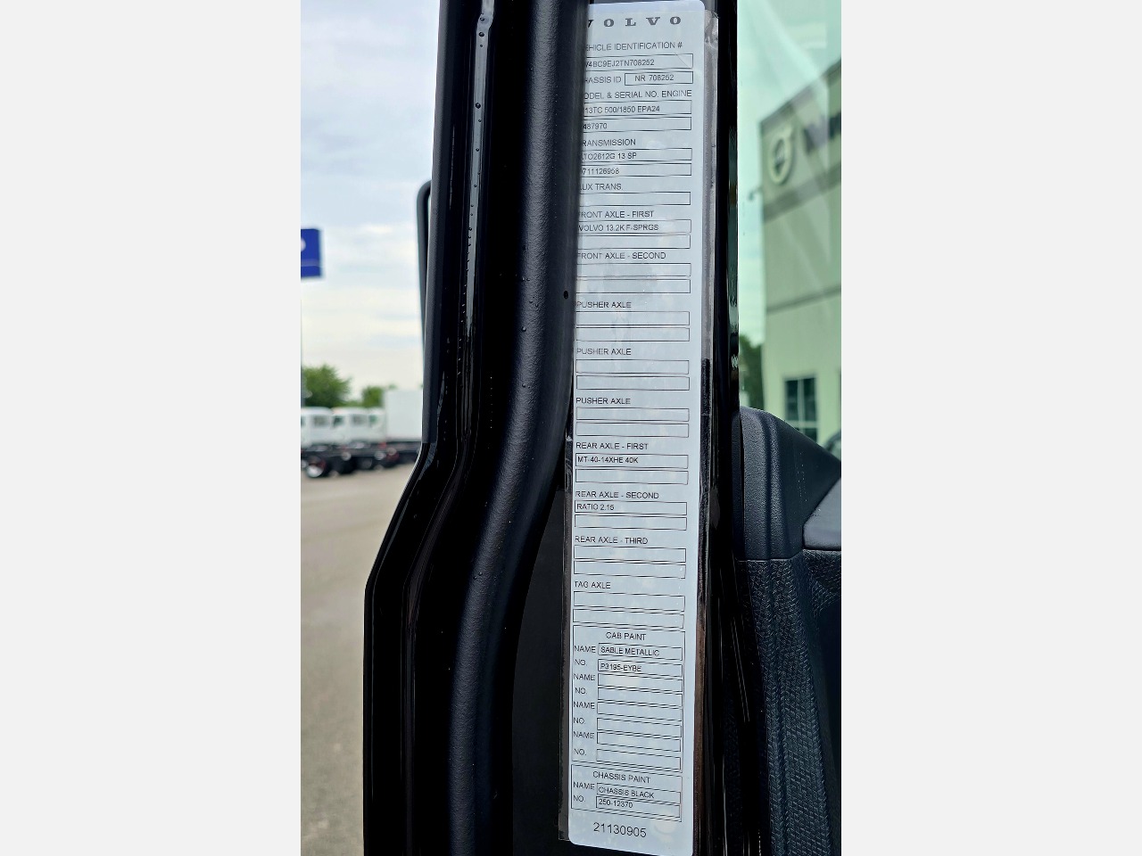 2026 Volvo - image 9