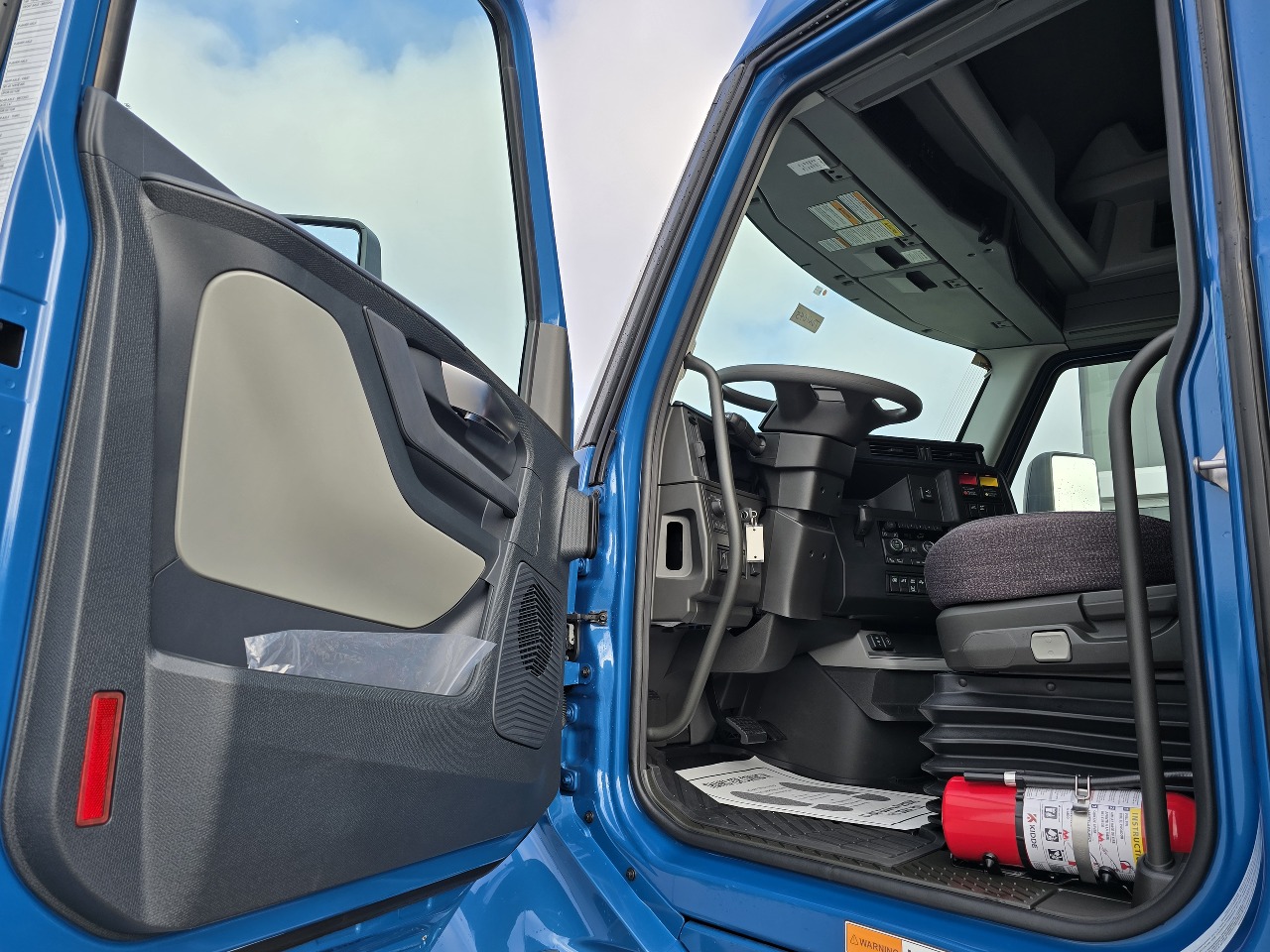 2026 Volvo - image 14