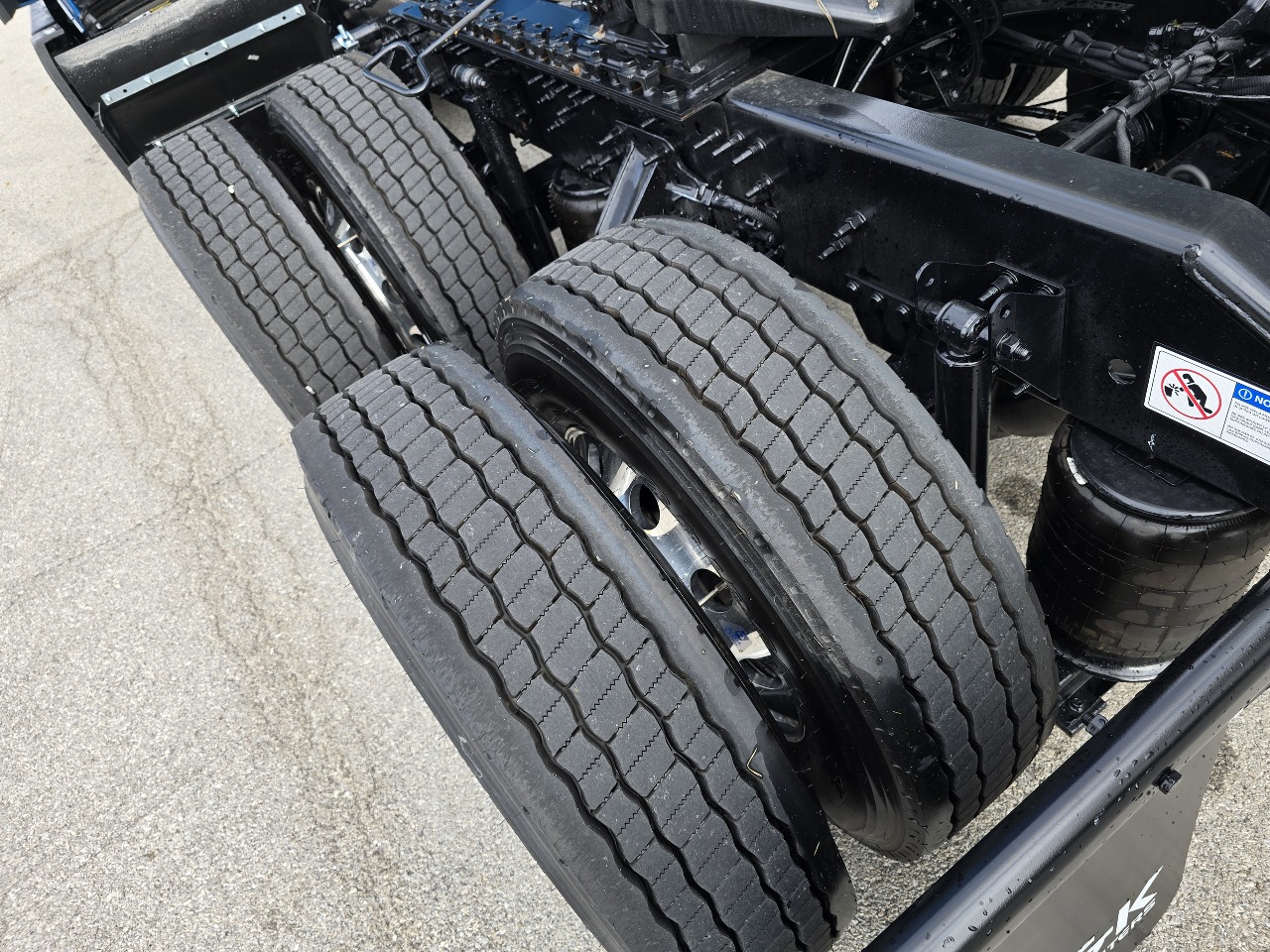 2026 Volvo - image 4