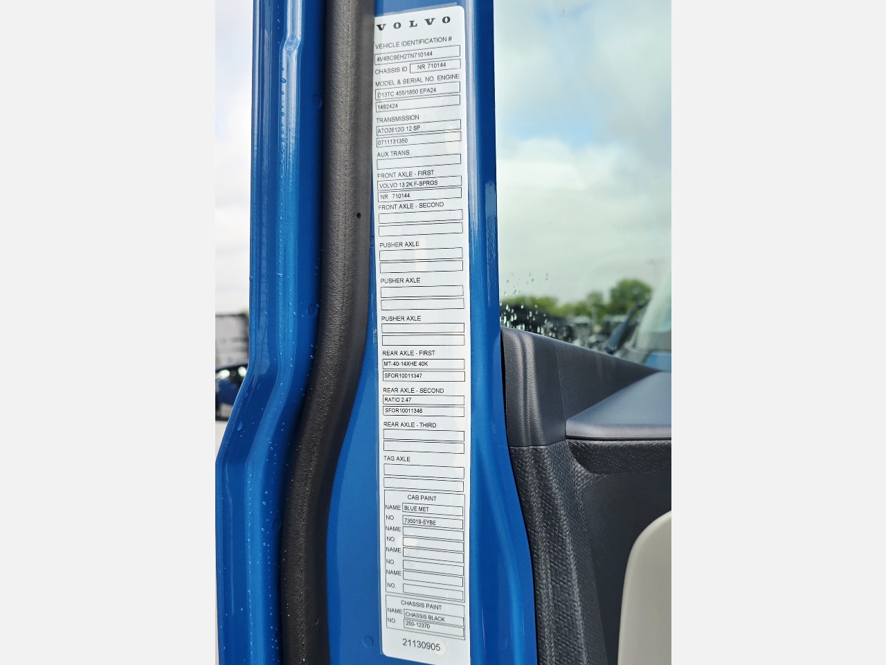 2026 Volvo - image 9