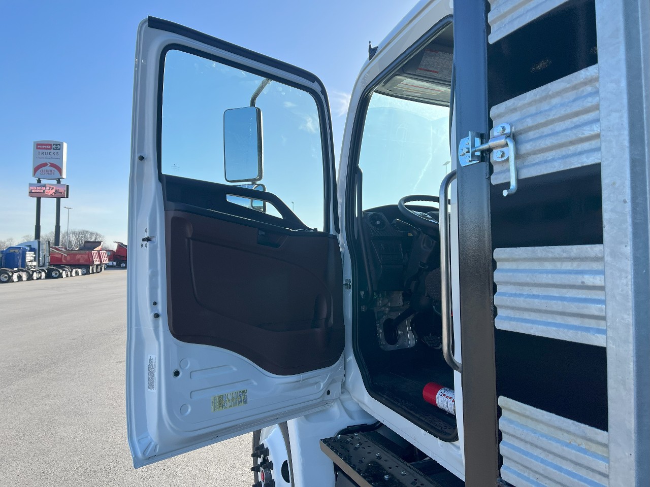 2025 Hino - image 9