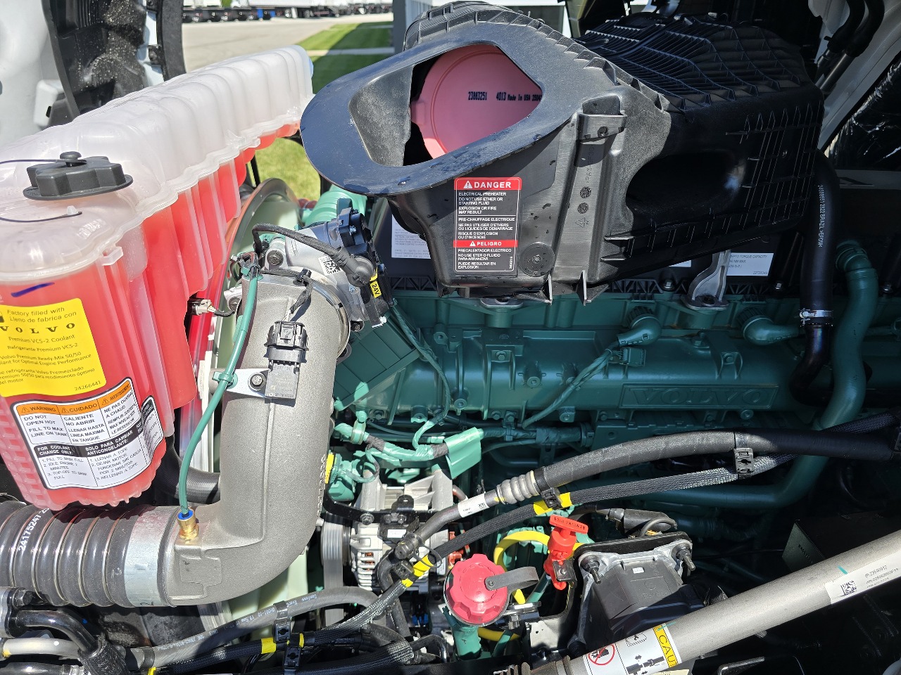 2026 Volvo - image 15