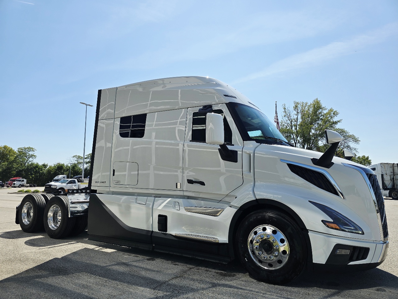 2026 Volvo - image 3