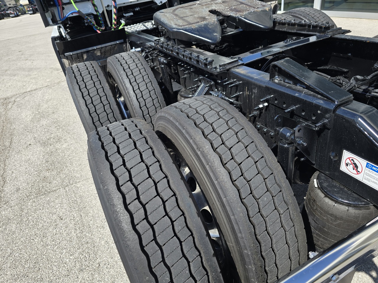 2026 Volvo - image 4