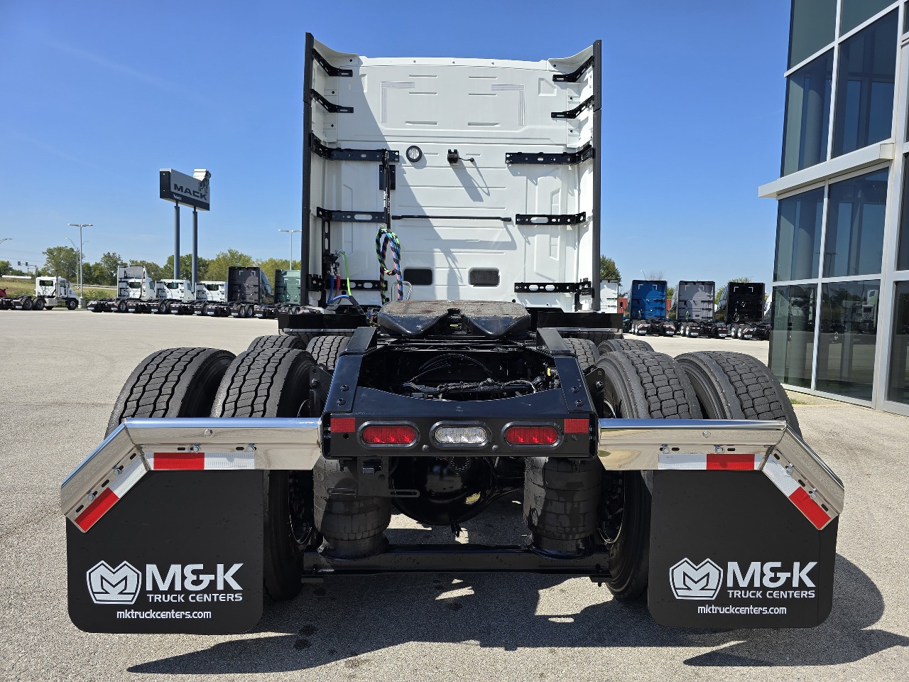 2026 Volvo - image 5