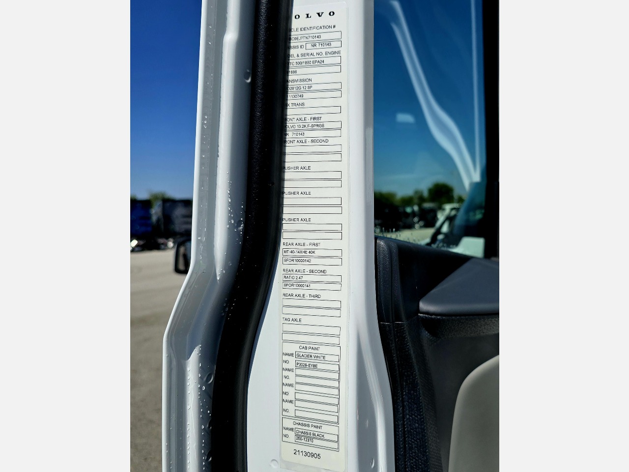 2026 Volvo - image 9