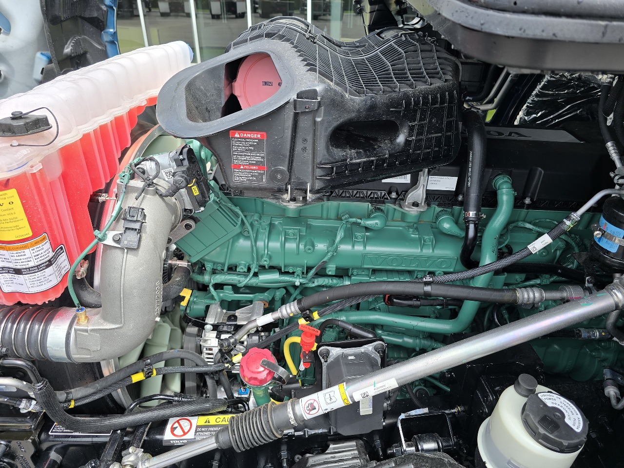 2026 Volvo - image 15